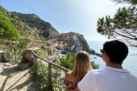Cinque Terre Day Tour fra Genova med en Engelsk sjåfør