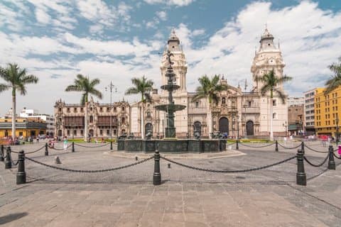 Lima Private City Tour: Plaza de Armas & San Francisco Monastery