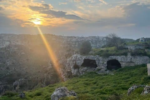 Cavernas pré-históricas Murgia Materana e vistas panorâmicas do Sassi