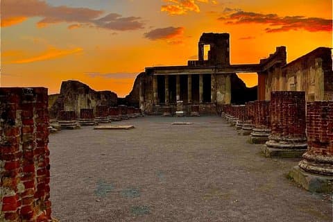 Pompeii tour at sunset time - A visit away from the crowds