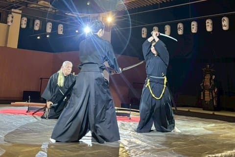 Osaka : Samurai Sword Experience & Wagyu Sukiyaki Dinner