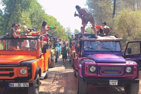 Didim & Altinkum Jeep Safari Tour com almoço e paradas de natação