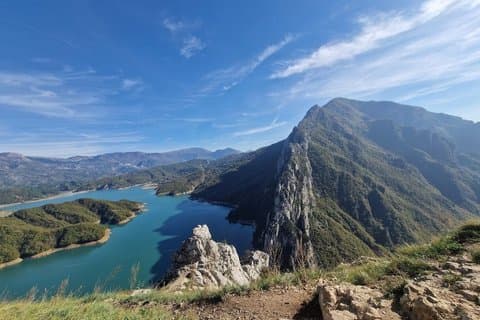 Dagstur til Bovilla Lake og Gamti Mountain Hike