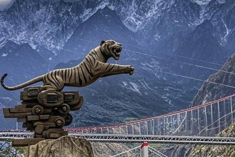 2-Day Tiger Leaping Gorge Trek Conquer the 28 Bends Challenge