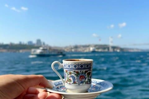 Istanbul ettermiddag Bosphorus yacht og tyrkisk kaffe opplevelse
