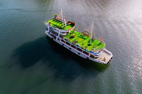 Cat Ba: Lan Ha Bay - Viet Hai Village - Kayaking Tours