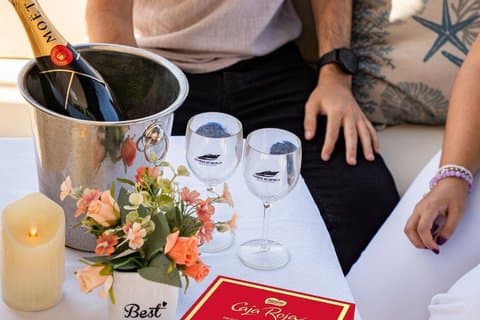 Romantic boat ride 90 min with Möet Chandon