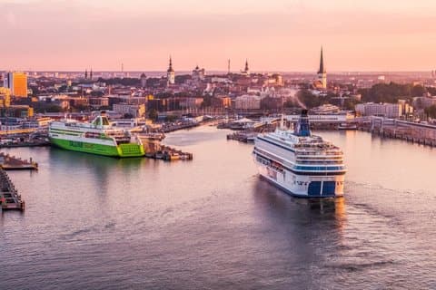 Tallinn Day Trip from Helsinki Ferry and Small Group Guided Tour