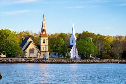 Private Mahone Bay Lunenburg and Titanic Cemetery Guided Tour