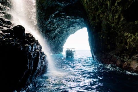 Private Na Pali Coast Boat Charter 4.5 Hour Adventure