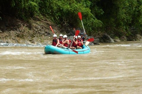 Rafting sulle acque bianche del fiume Savegre da II a III