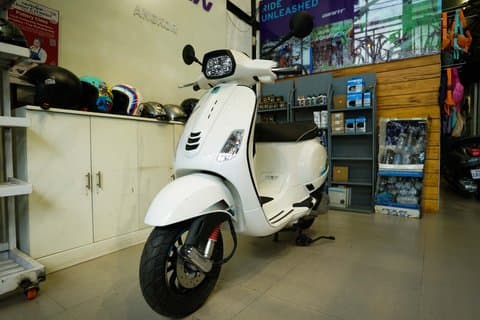 Siem Reap Motorcykeludlejning Scoopy Click PG 1 og Vespa