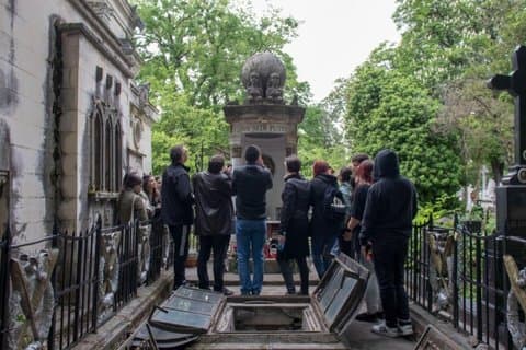 Cemetery Hasdeu and Pelisor Spiritual and Royal Heritage Tour
