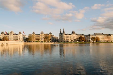 Tour en coche privado por Copenhague con itinerario personalizado y parada de café