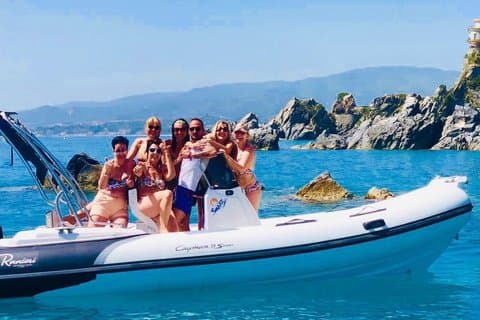 Group boat tour along the Costa degli Aranci with aperitif