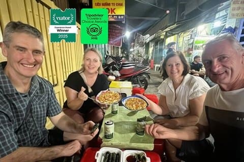Saigon Street Food Adventure af Scooter med lokal guide