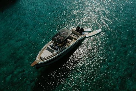 Private Premium Motoryacht Erfahrung auf Dia Island