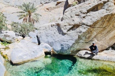 Explore a caminhada de natação Wadi Qurai e visite o histórico Castelo de Samail