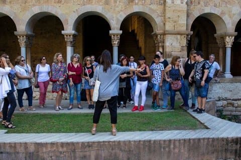 Visite guidée du monastère de Sant Cugat : histoire et art