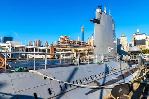 New York : Intrepid Museum Ticket & Audio Tour met een stadswandeling