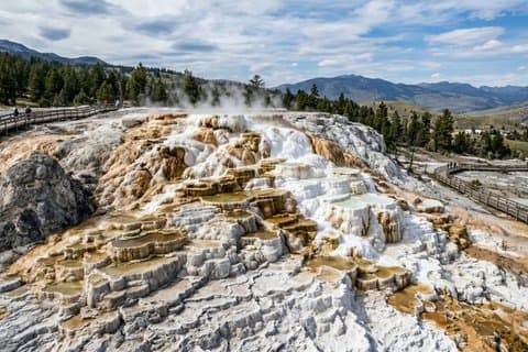 Discover Yellowstone National Park: A Self-Guided Tour