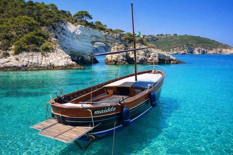 Boat tour on the Gargano on a traditional Gozzo