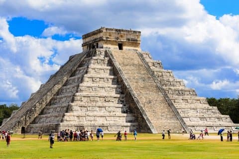 Ganztägige Chichén Itzá Cenote Schwimmen und Valladolid Tour
