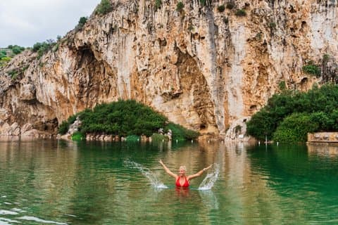 Private Tour zum Thermalsee Vouliagmeni und Strand in Athen