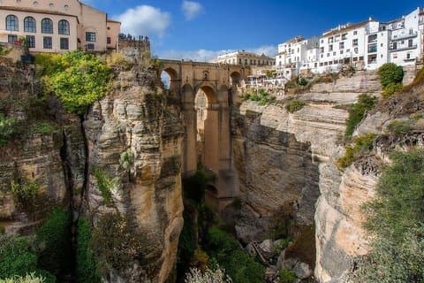 Scopri Ronda e Setenil de las Bodegas in un giorno da Málaga