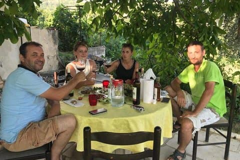 Degustação de vinhos Roshnik e Rakia Flow