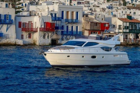 Croisière privée d'une journée avec un yacht à moteur