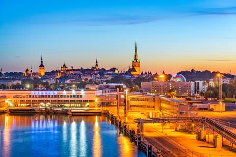 Tour privado a pie de 2 horas en el casco antiguo de Tallin
