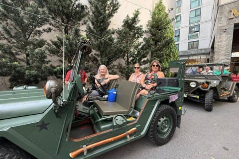 Saigon Street Food Experience By Night: Amerikansk Army Jeep eller Motorcykel