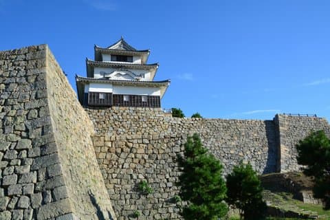 Kagawa: Marugame Castle Tour – Samurai Defense & Strategy