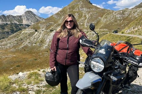 Motorcykel Montenegro En guidad tur på en Royal Enfield Himalaya