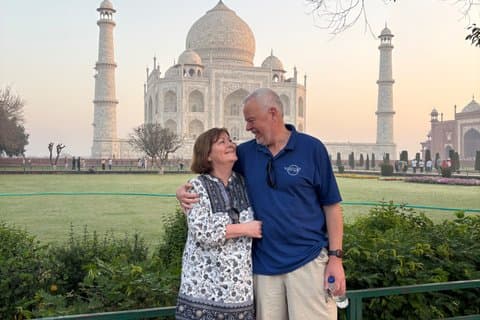 Taj Mahal Soluppgångstur med bil från New Delhi