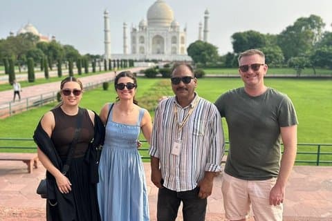 Tour Sunrise Taj Mahal, Agra Fort & Baby Taj – Desde Delhi en coche