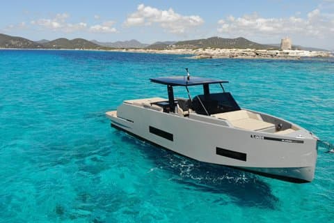 Giornata in yacht di lusso a Formentera e Ibiza con De Antonio 42