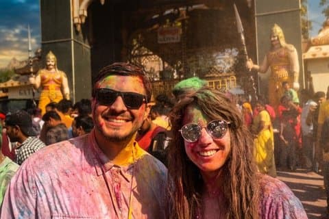 Tajmahal e luce del sole con celebrazione Holi