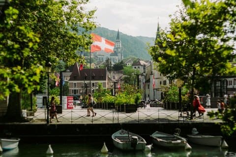 Annecy One Hour Walk Through the Venice of the Alps