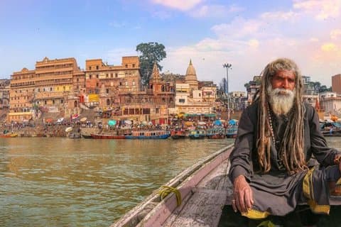 Varanasi Heldagstur med tempel, hattar och ritualer