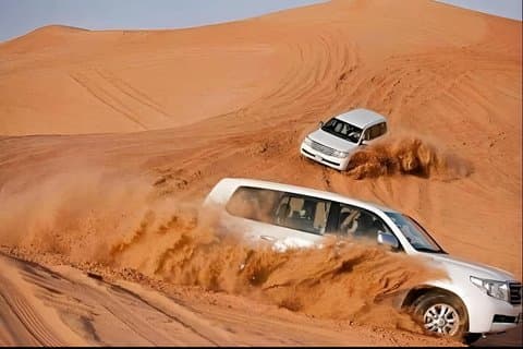 Red Dunes Sandboarding Quad Bikes und Camel Ride Abenteuer