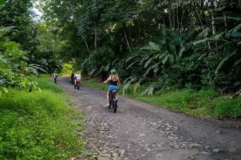 Miljövänlig elektrisk cykeltur i Marigot Bay