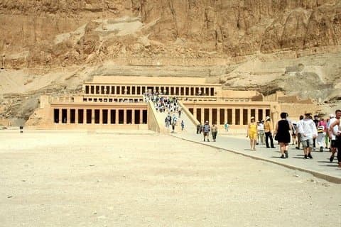 Luxor Halvdagstur: Konungarnas dal, Hatshepsuttemplet och Memnon
