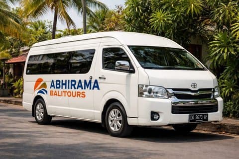 Bali Private Hiace Charter : 14 - Englisch sprechender Fahrer