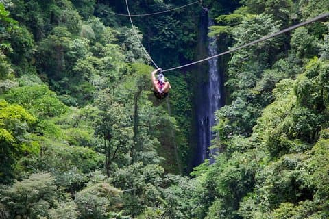 Pure Trek Canyoning & La Fortuna Wasserfall Zipline