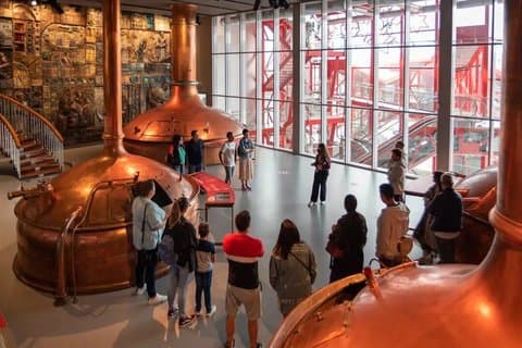 サンティアゴ日帰り旅行からア・コルーニャへビールの試飲と注水付き