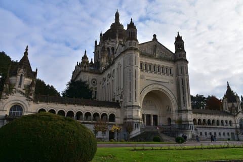 Lisieux Pilgrimage Private Landtour ab Caen
