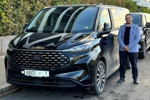 Transferência privada de Casablanca para Fez com passeio pela cidade de Rabat Opcional