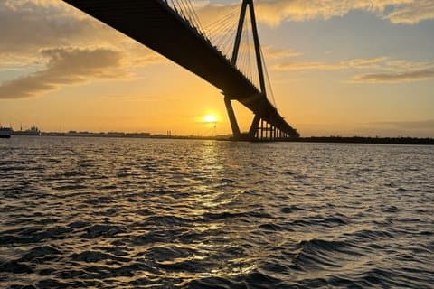 Zonsondergang rit of strand zand bar run